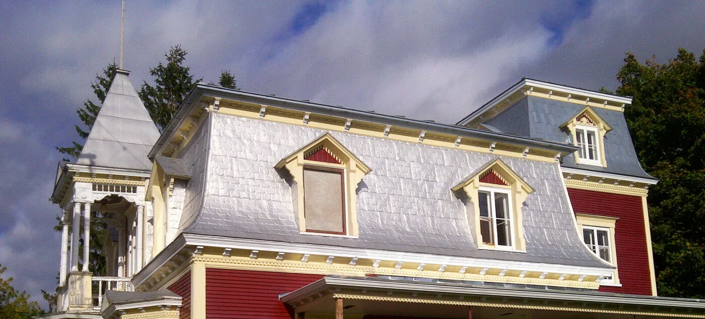 toiture-tole-embossée-1400x634